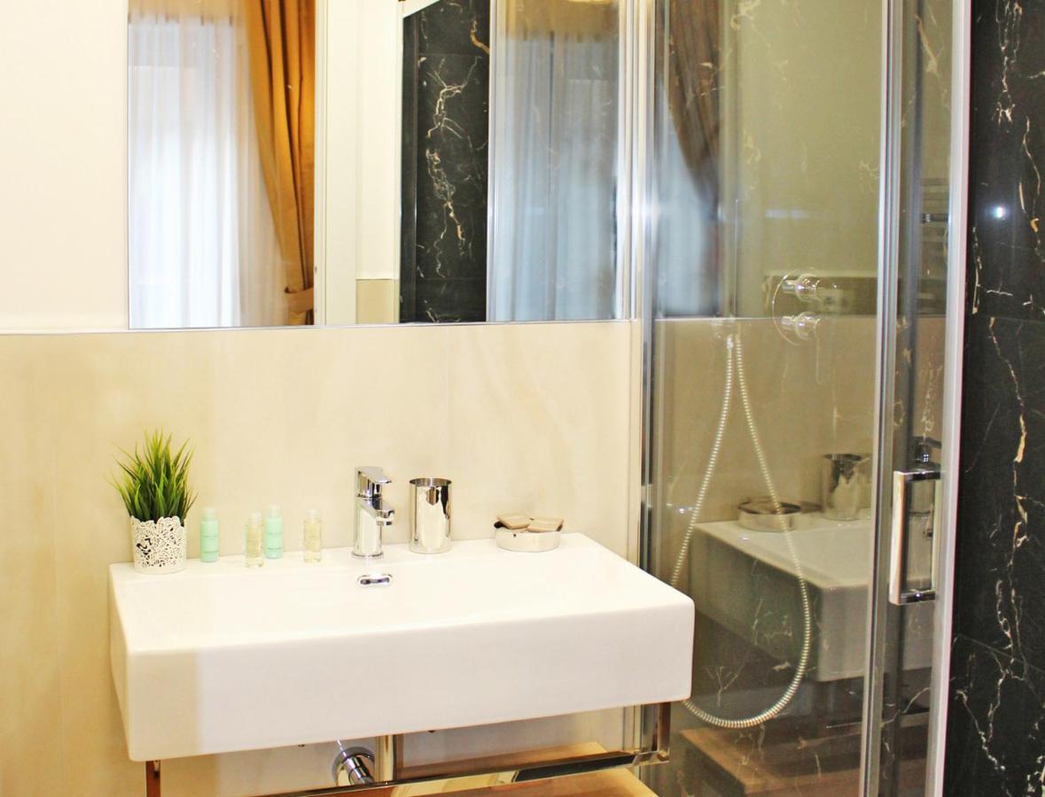 Hrt Milano Hotel Bagian luar foto